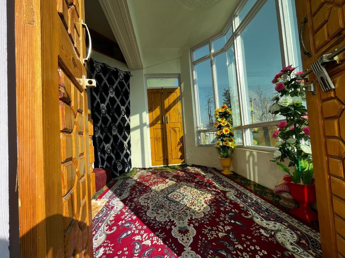 Everest Guest House Гульмарг Экстерьер фото
