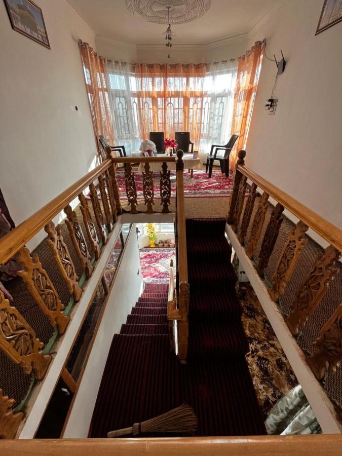 Everest Guest House Гульмарг Экстерьер фото