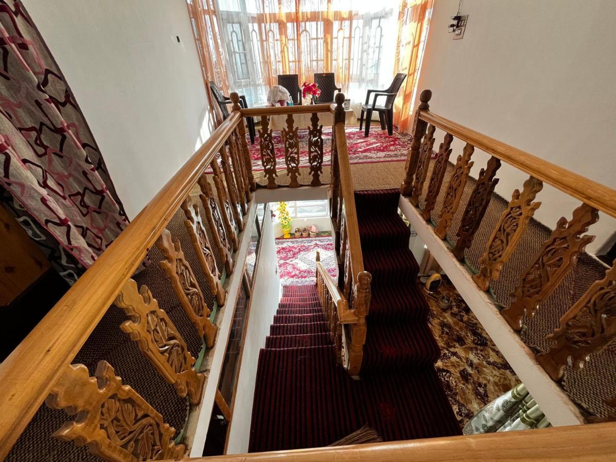 Everest Guest House Гульмарг Экстерьер фото