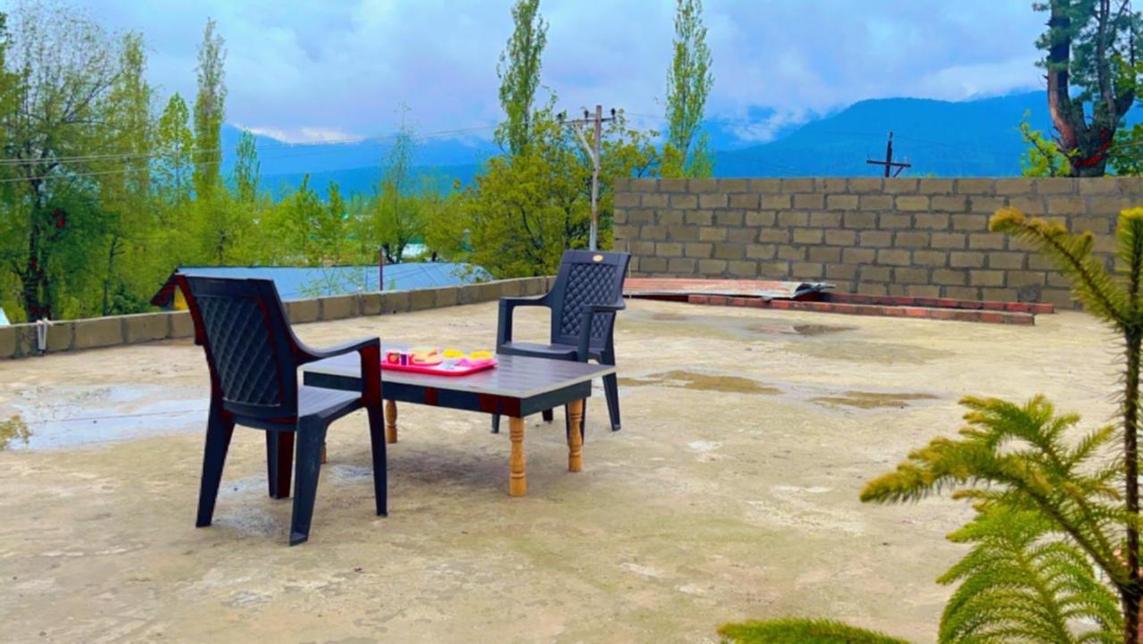 Everest Guest House Гульмарг Экстерьер фото
