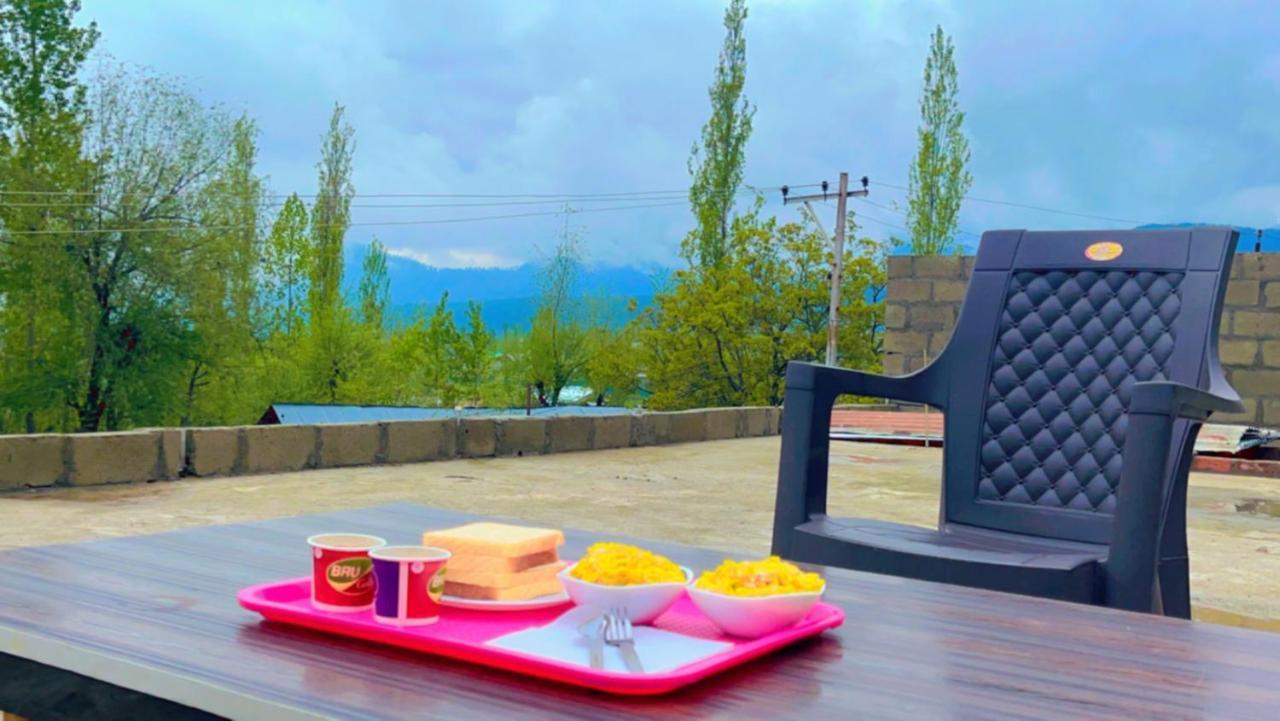 Everest Guest House Гульмарг Экстерьер фото