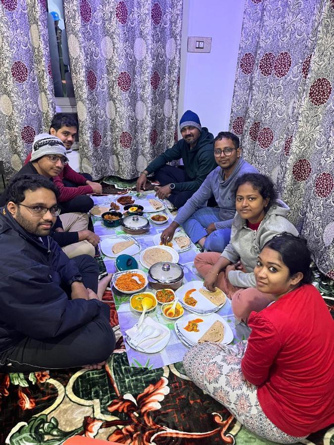 Everest Guest House Гульмарг Экстерьер фото