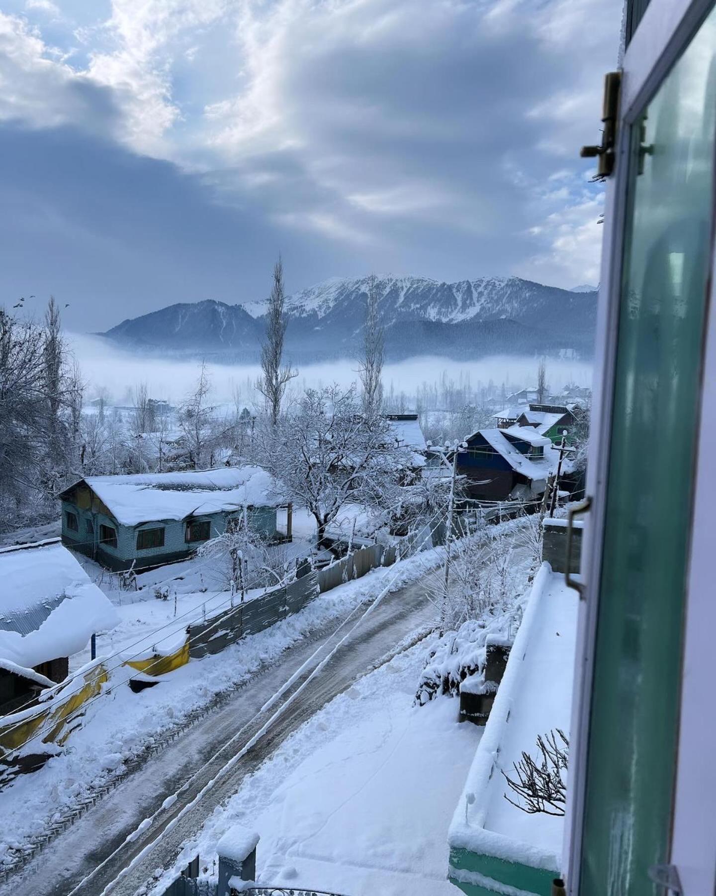 Everest Guest House Гульмарг Экстерьер фото