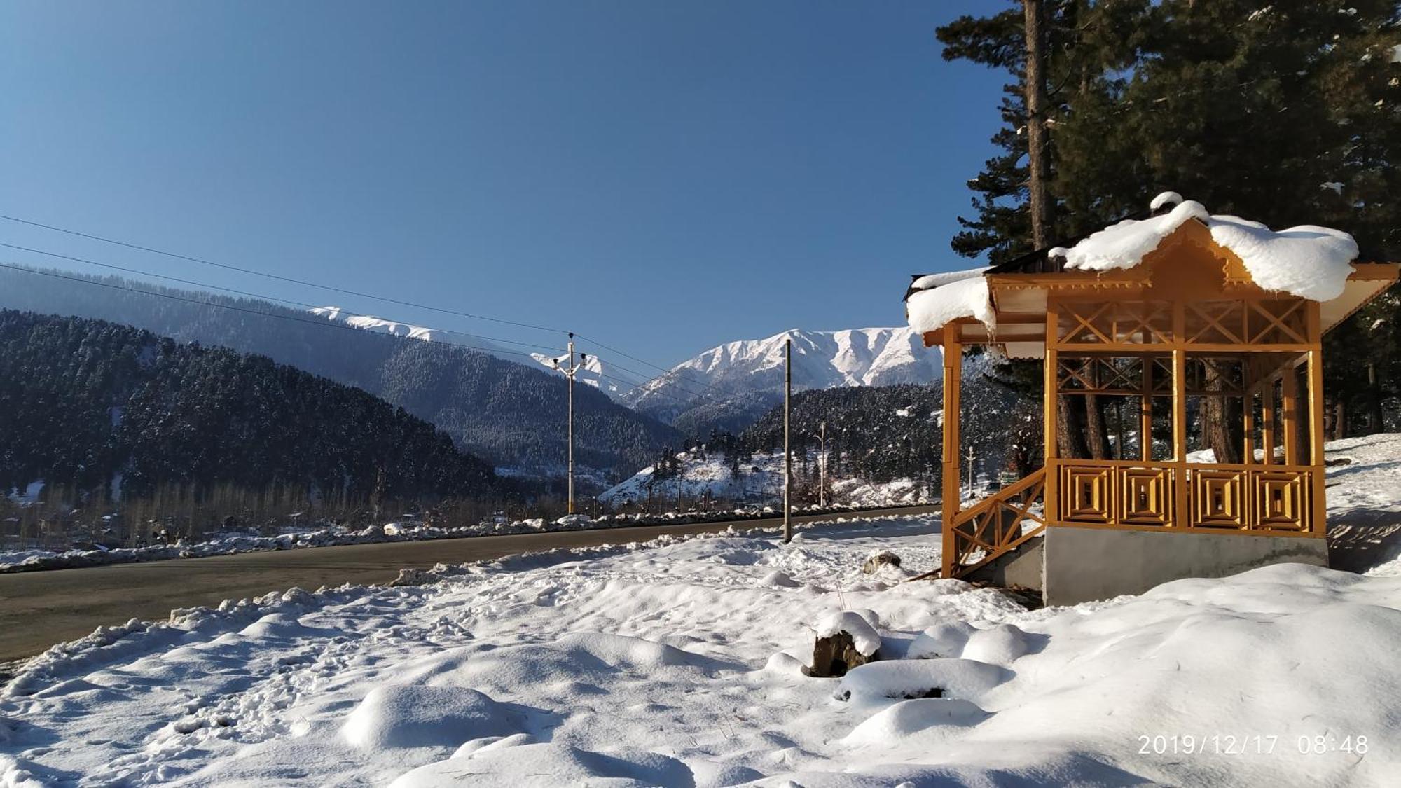 Everest Guest House Гульмарг Экстерьер фото