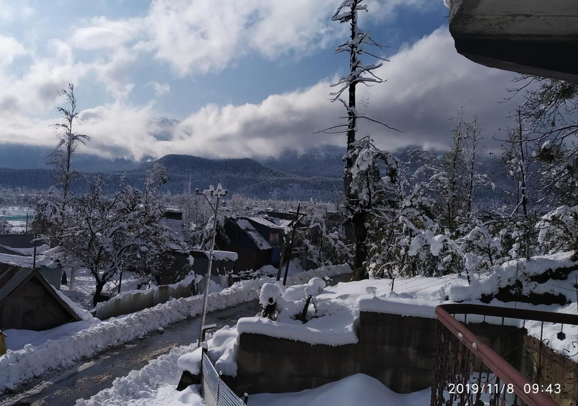 Everest Guest House Гульмарг Экстерьер фото