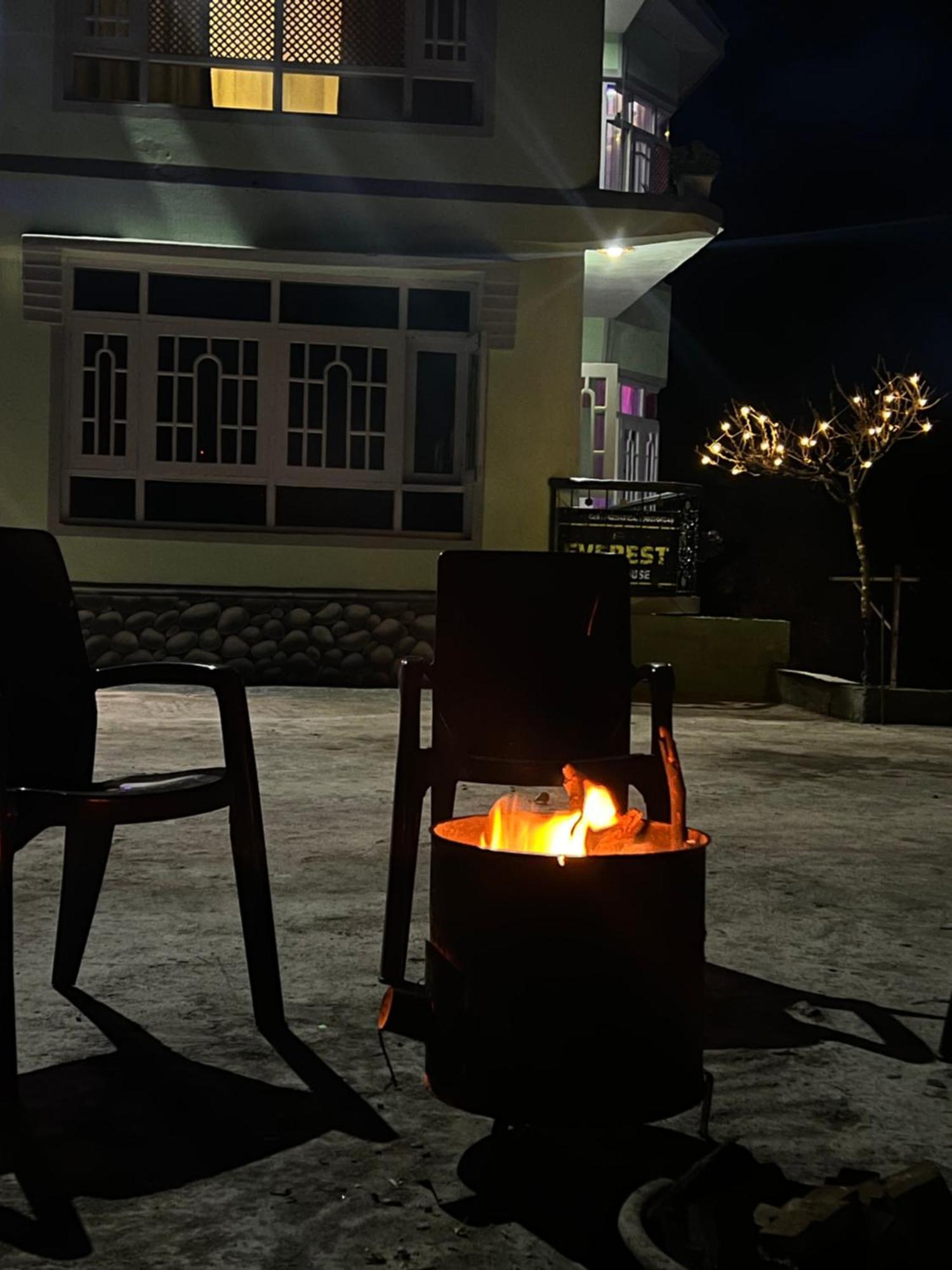 Everest Guest House Гульмарг Экстерьер фото