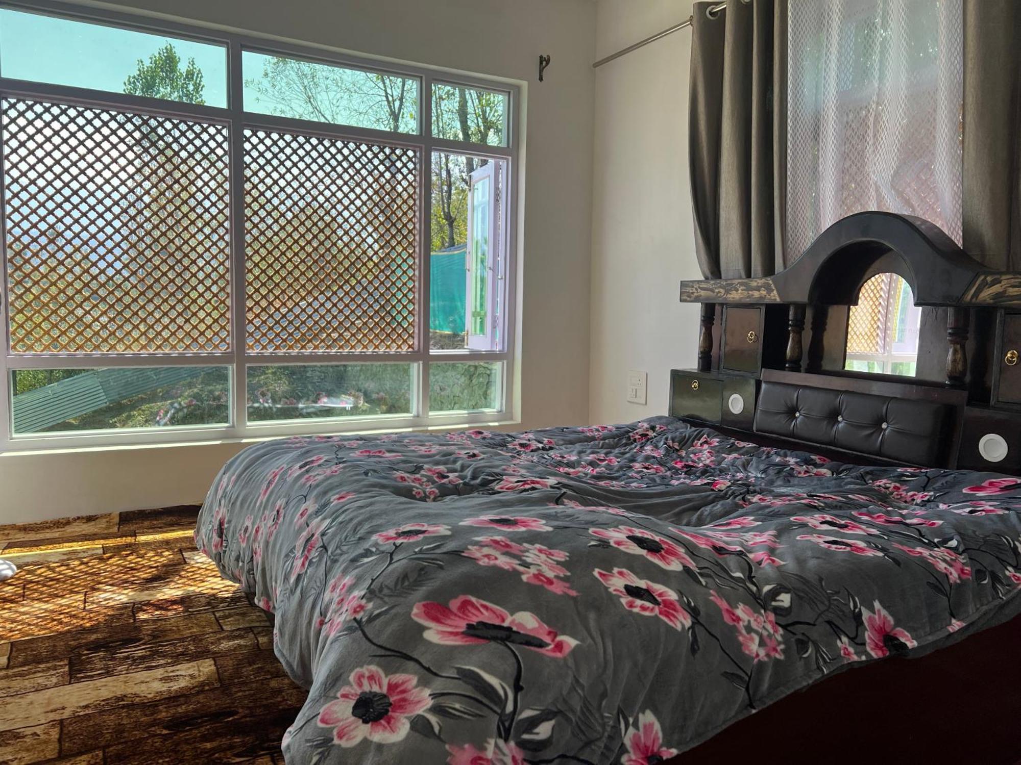Everest Guest House Гульмарг Экстерьер фото