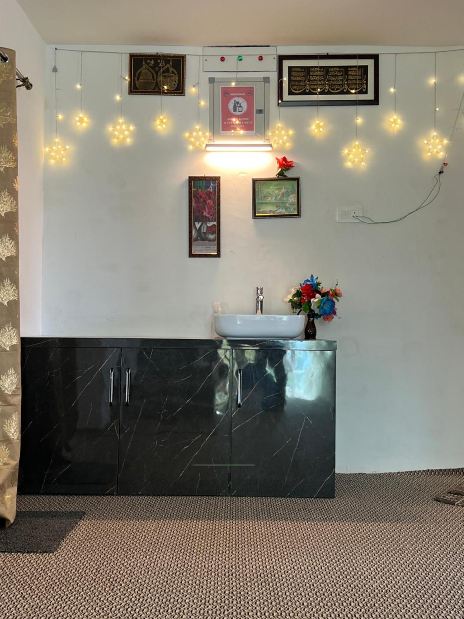 Everest Guest House Гульмарг Экстерьер фото