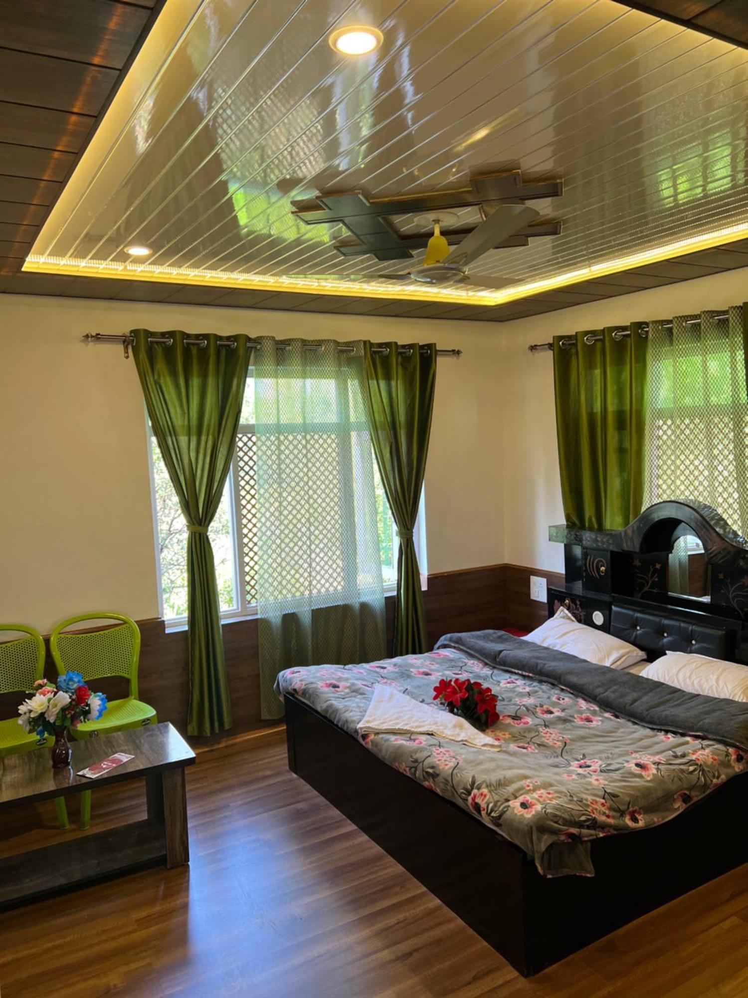 Everest Guest House Гульмарг Экстерьер фото