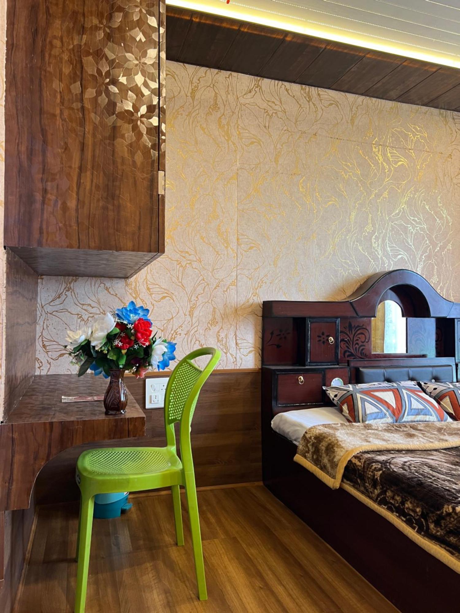 Everest Guest House Гульмарг Экстерьер фото