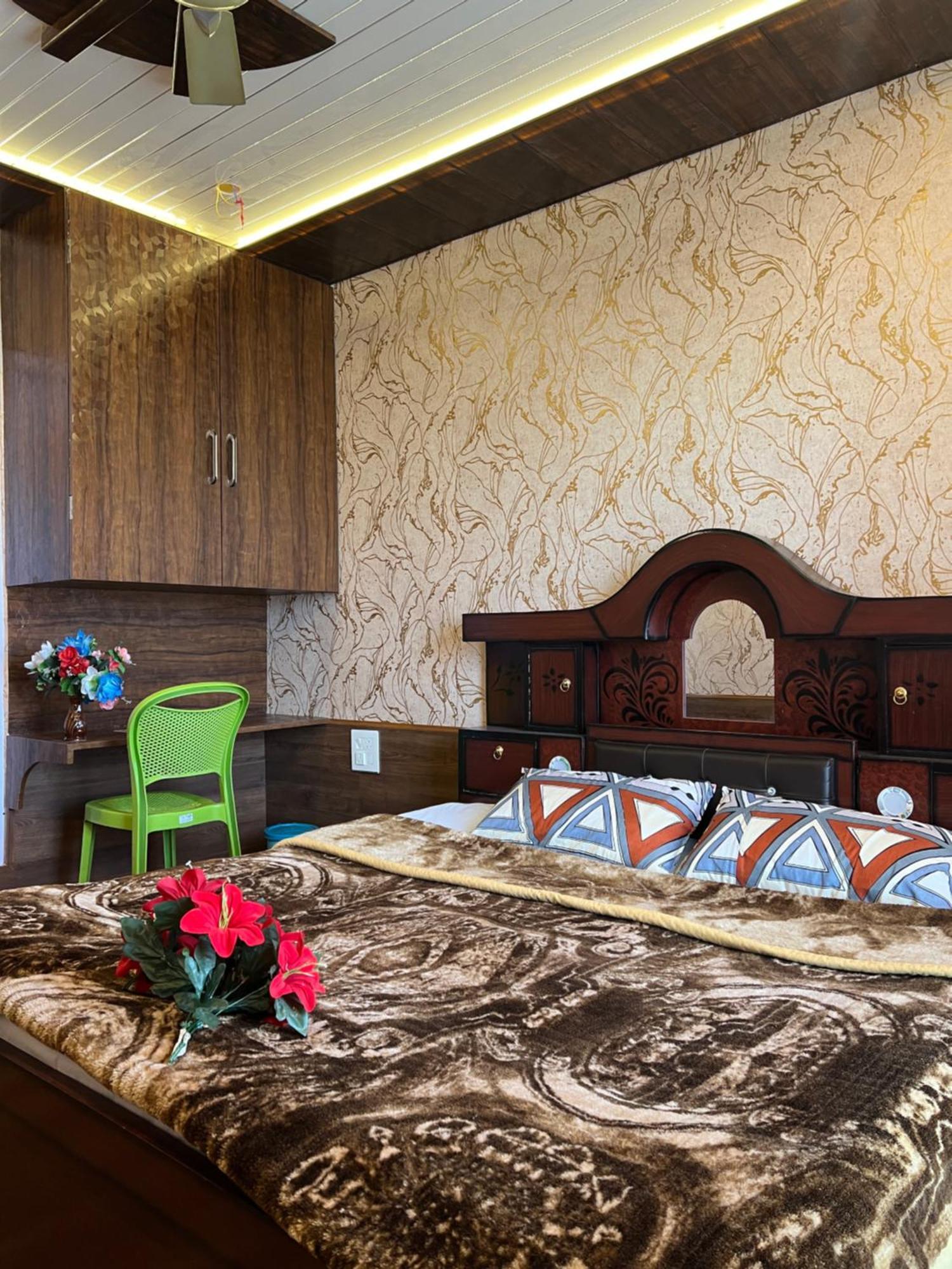 Everest Guest House Гульмарг Экстерьер фото