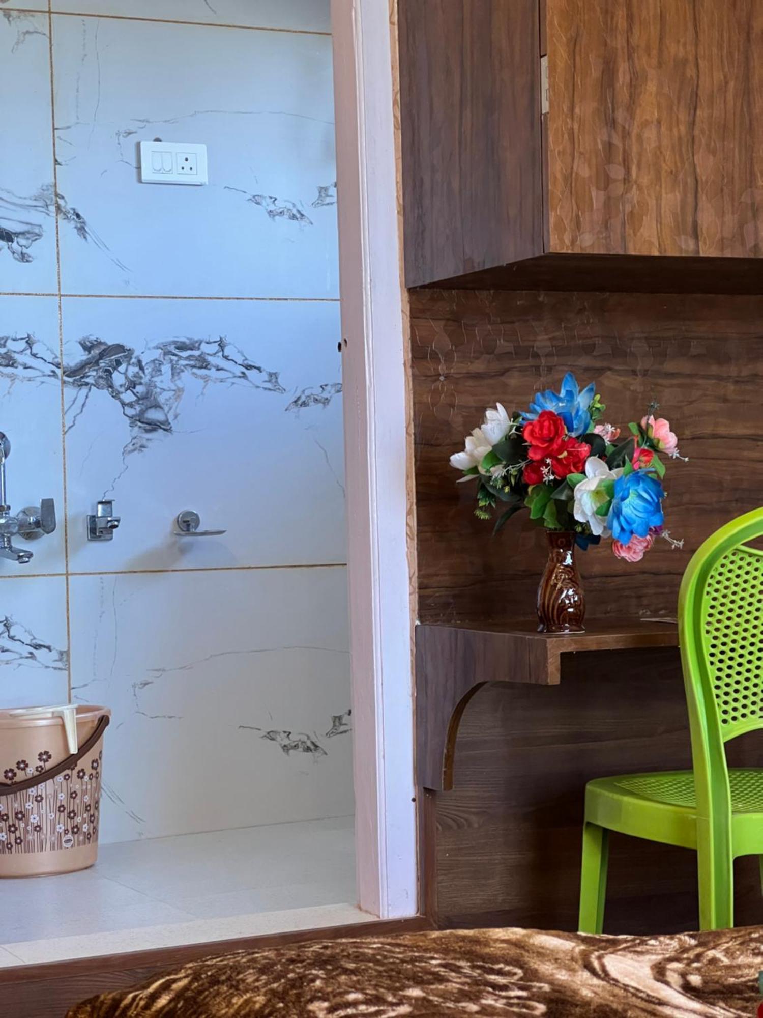 Everest Guest House Гульмарг Экстерьер фото
