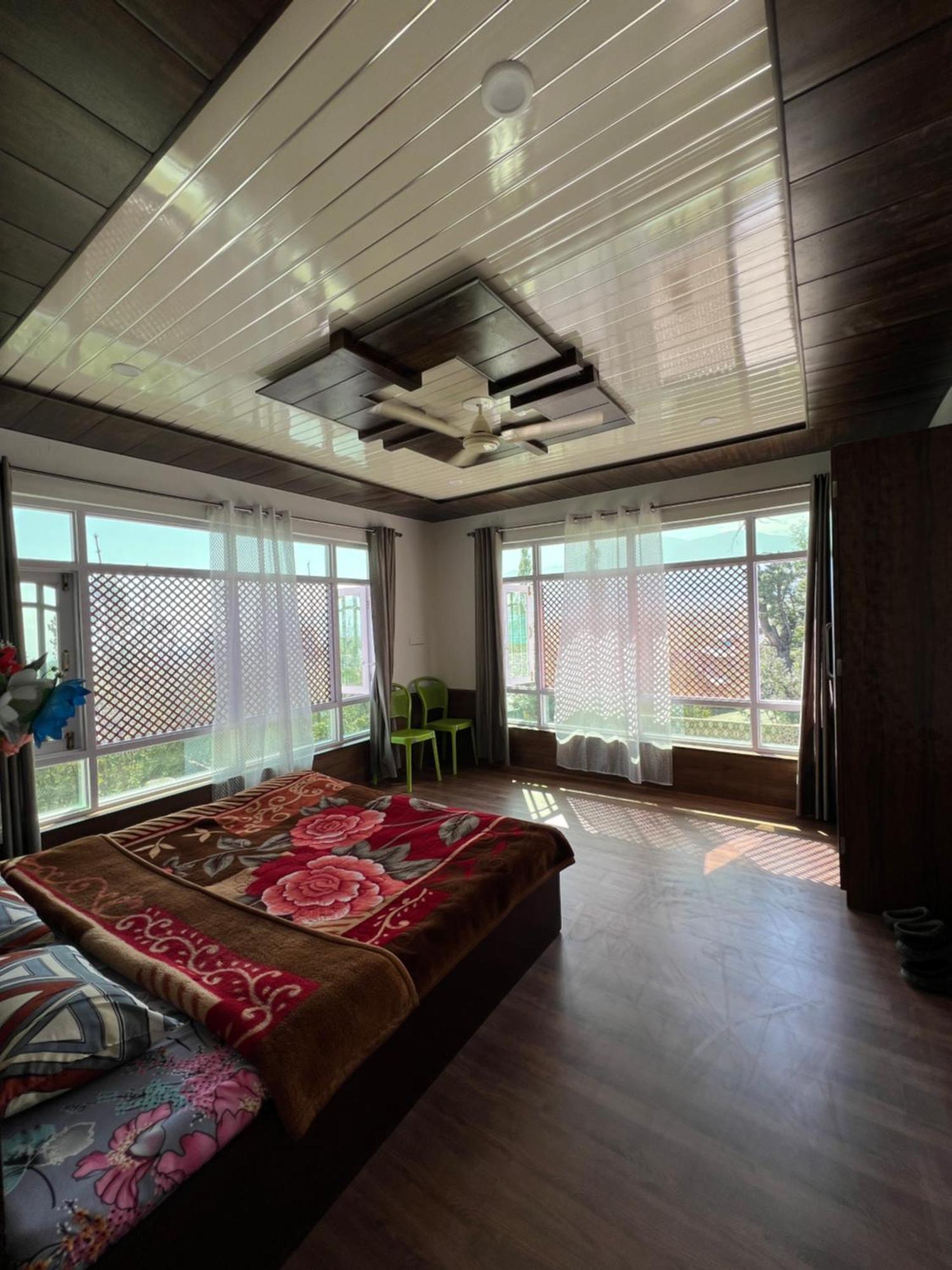 Everest Guest House Гульмарг Экстерьер фото